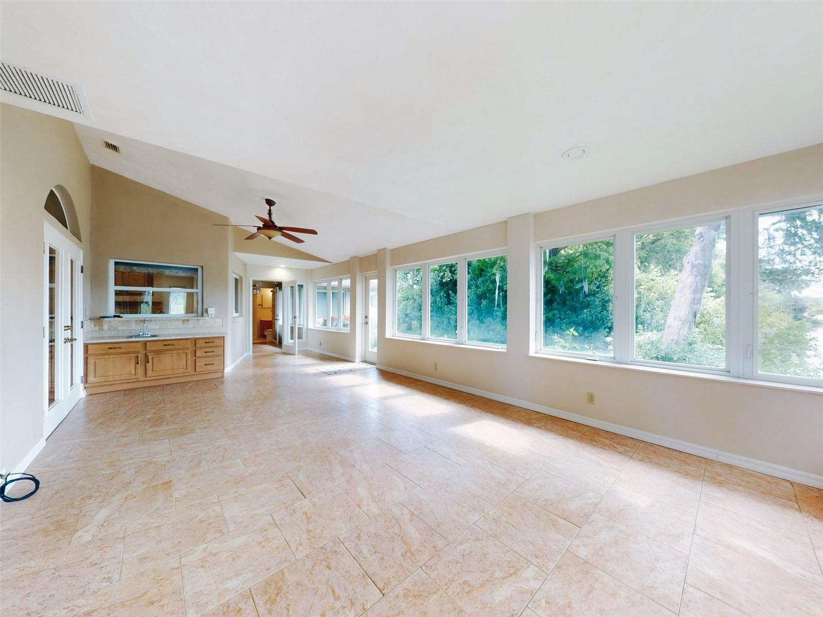 Image 28 of 81 For 134 Sea Street