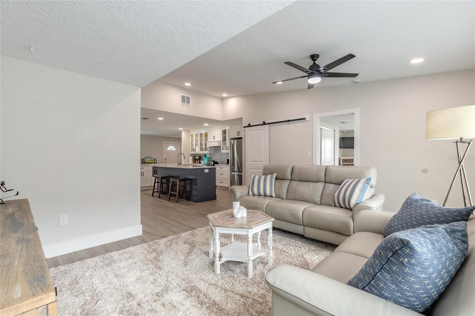 Image 11 of 35 For 8 Robben Terrace