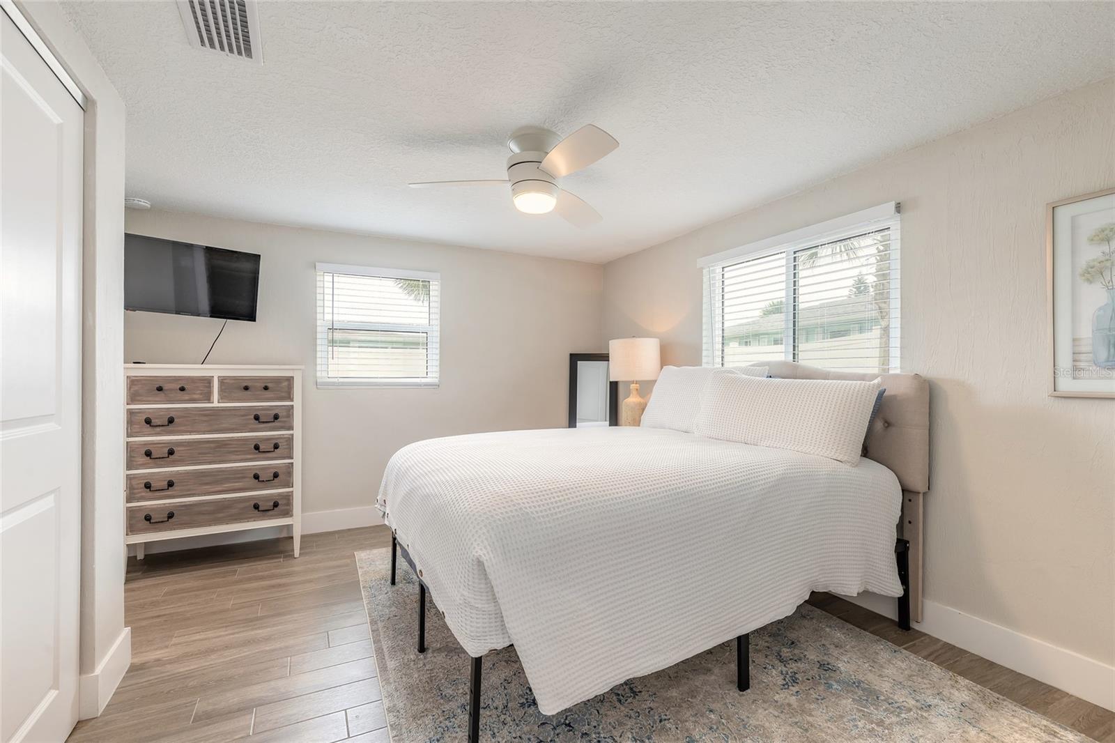 Image 15 of 35 For 8 Robben Terrace