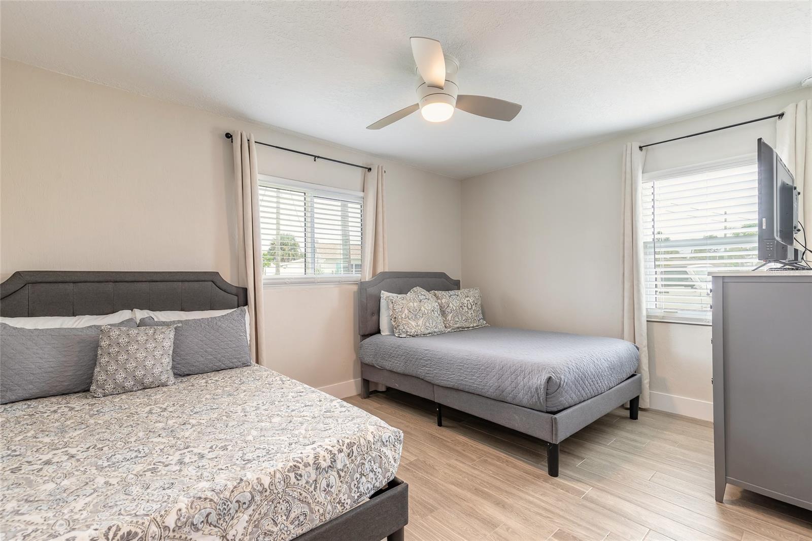 Image 18 of 35 For 8 Robben Terrace