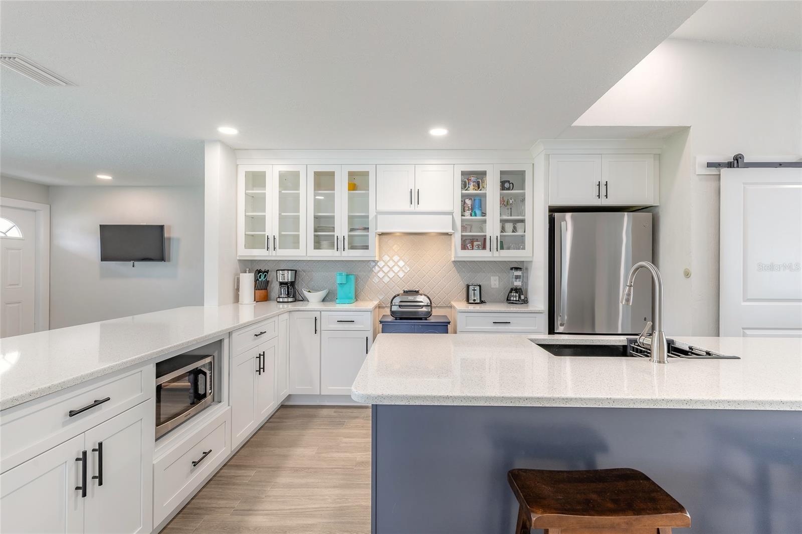 Image 2 of 35 For 8 Robben Terrace