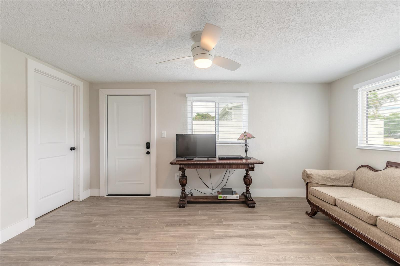 Image 22 of 35 For 8 Robben Terrace