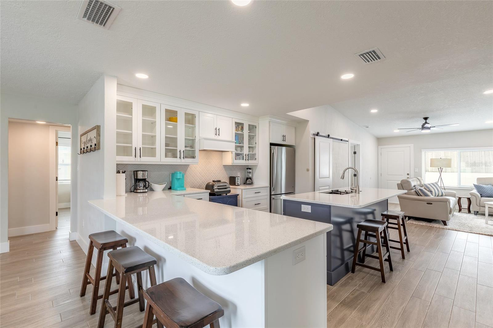 Image 3 of 35 For 8 Robben Terrace