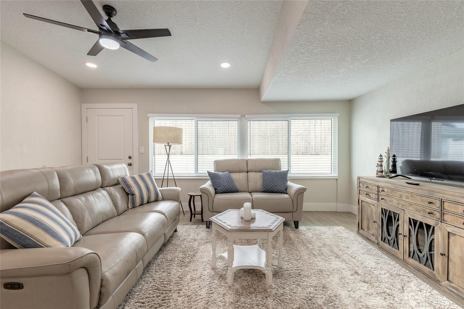 Image 4 of 35 For 8 Robben Terrace