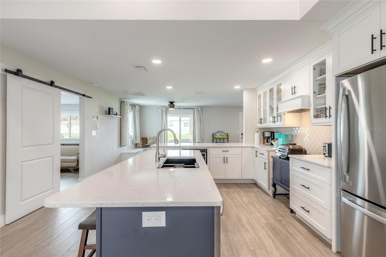 Image 6 of 35 For 8 Robben Terrace