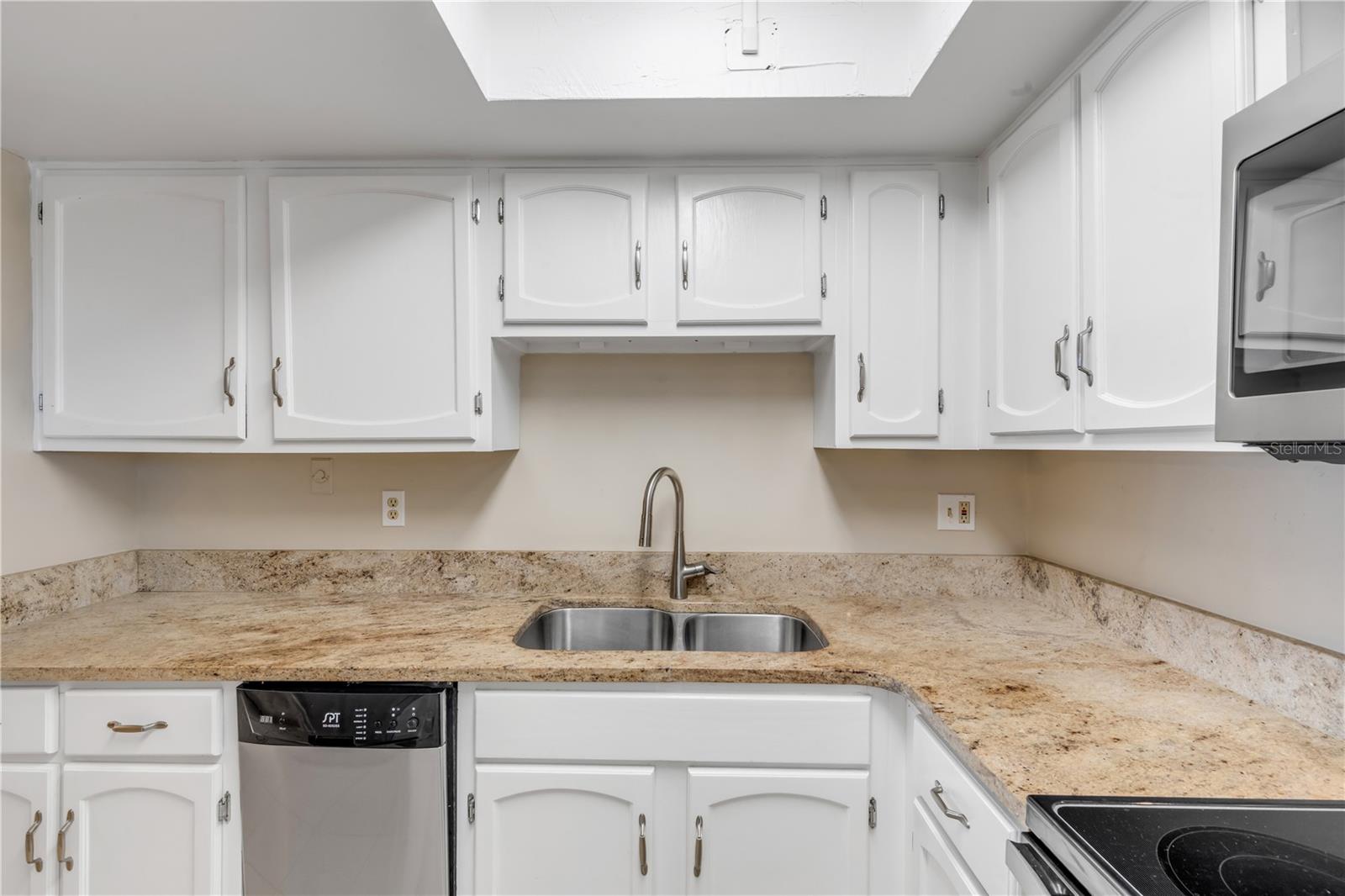 Image 22 of 68 For 4175 Atlantic Avenue 314