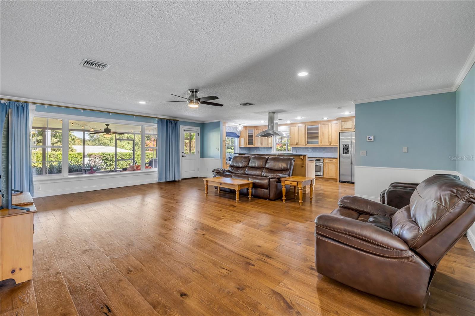 Image 15 of 76 For 317 Oak Hill Drive