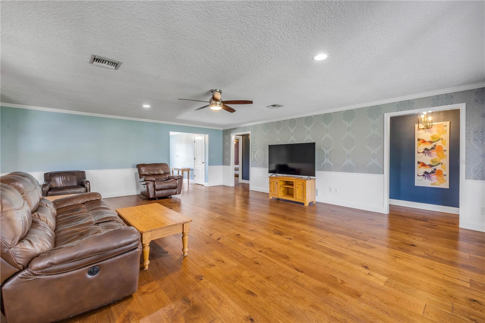 Image 17 of 76 For 317 Oak Hill Drive