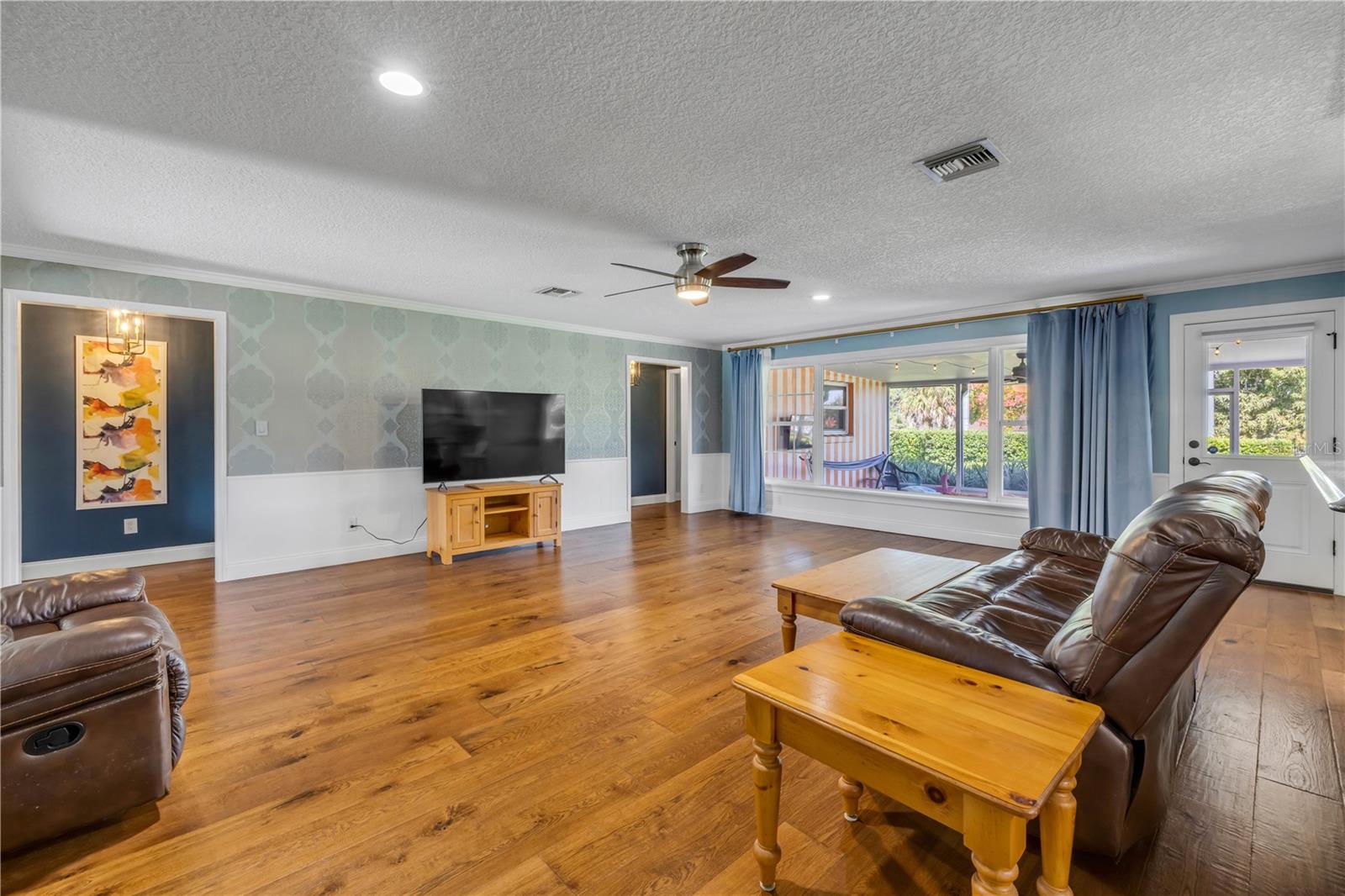 Image 18 of 76 For 317 Oak Hill Drive