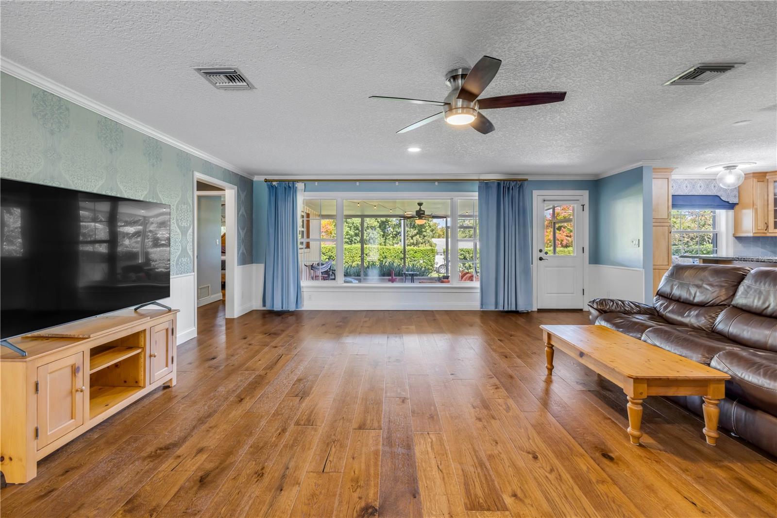 Image 19 of 76 For 317 Oak Hill Drive