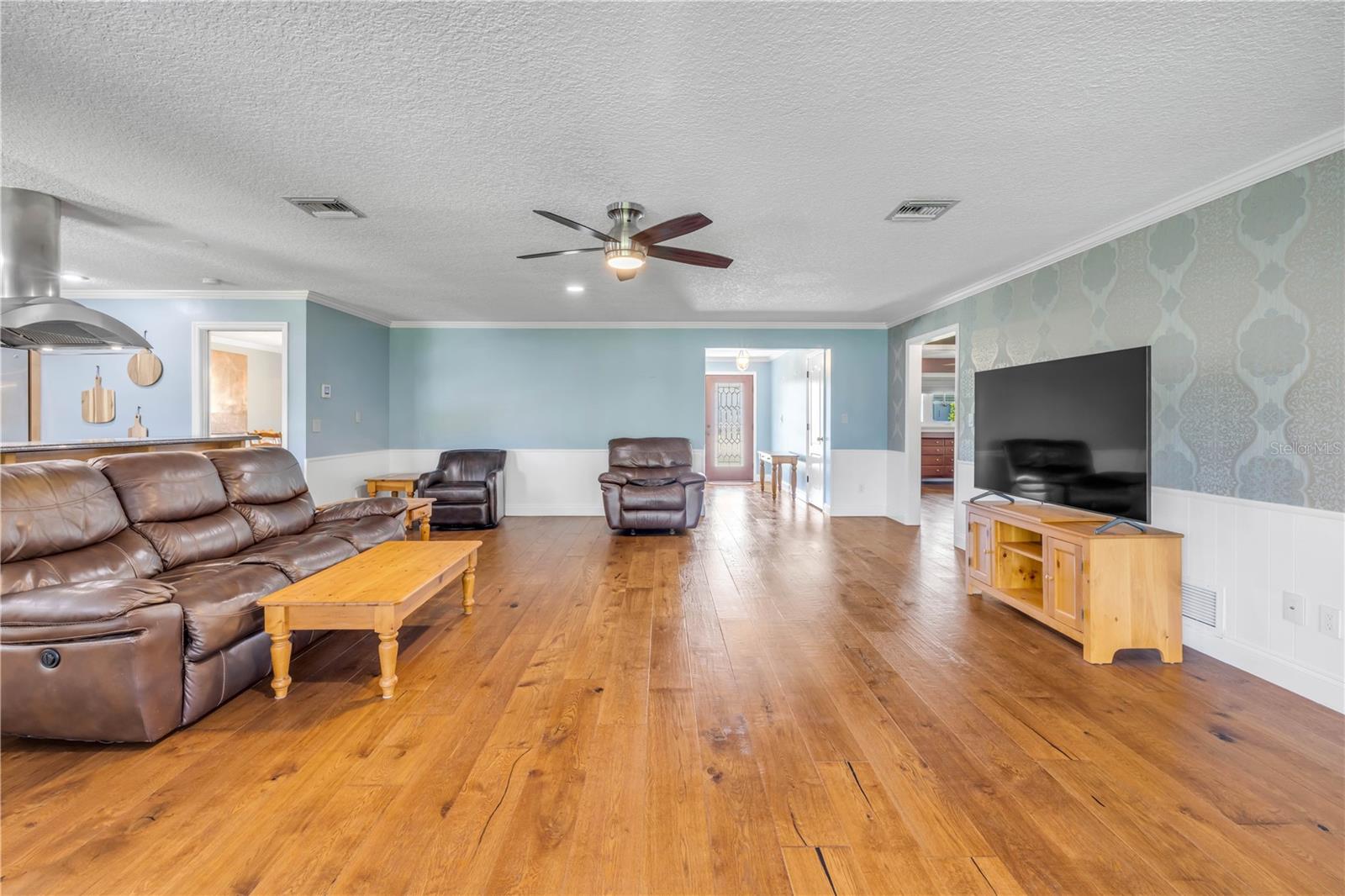 Image 21 of 76 For 317 Oak Hill Drive