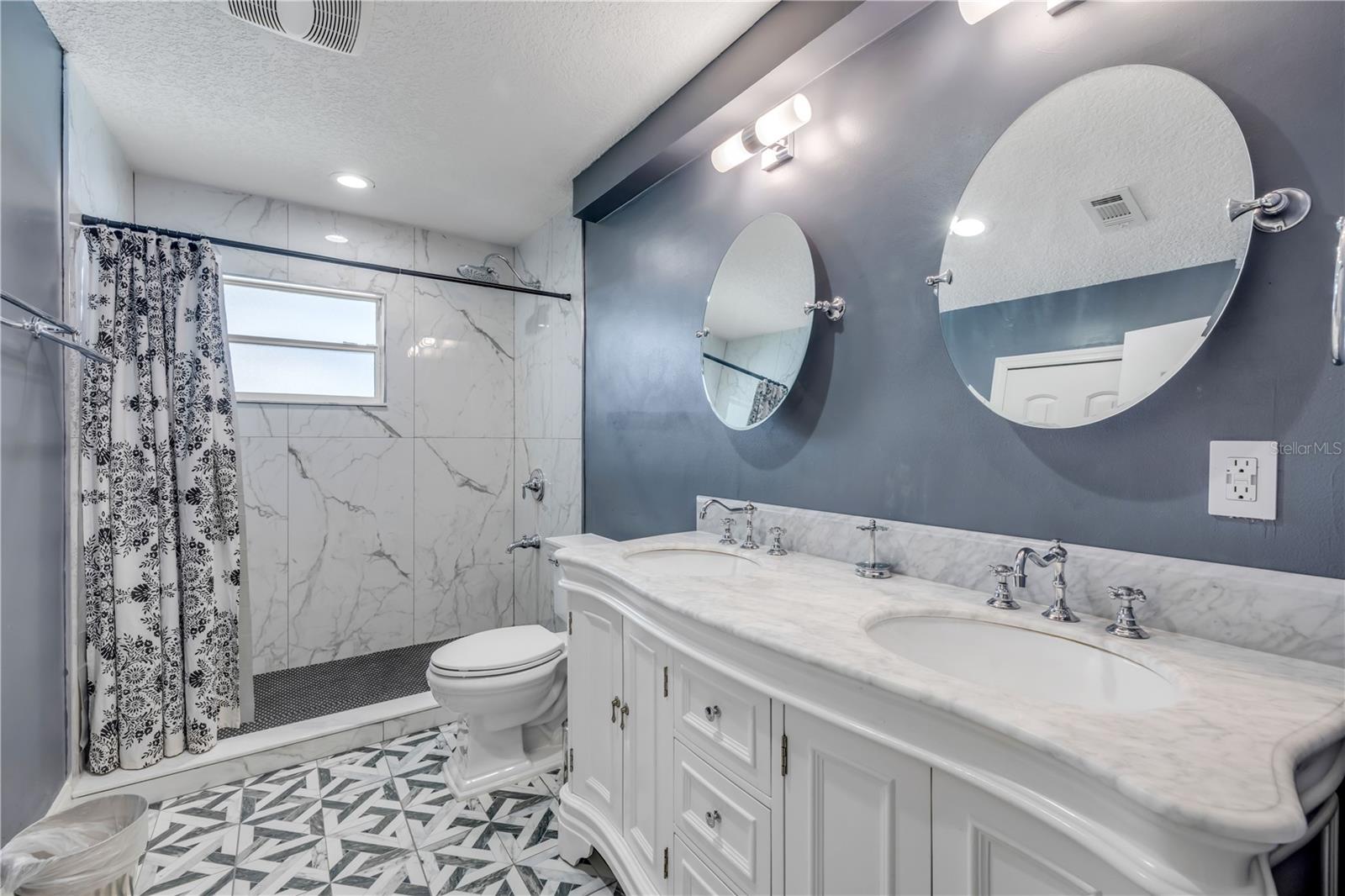 Image 5 of 76 For 317 Oak Hill Drive