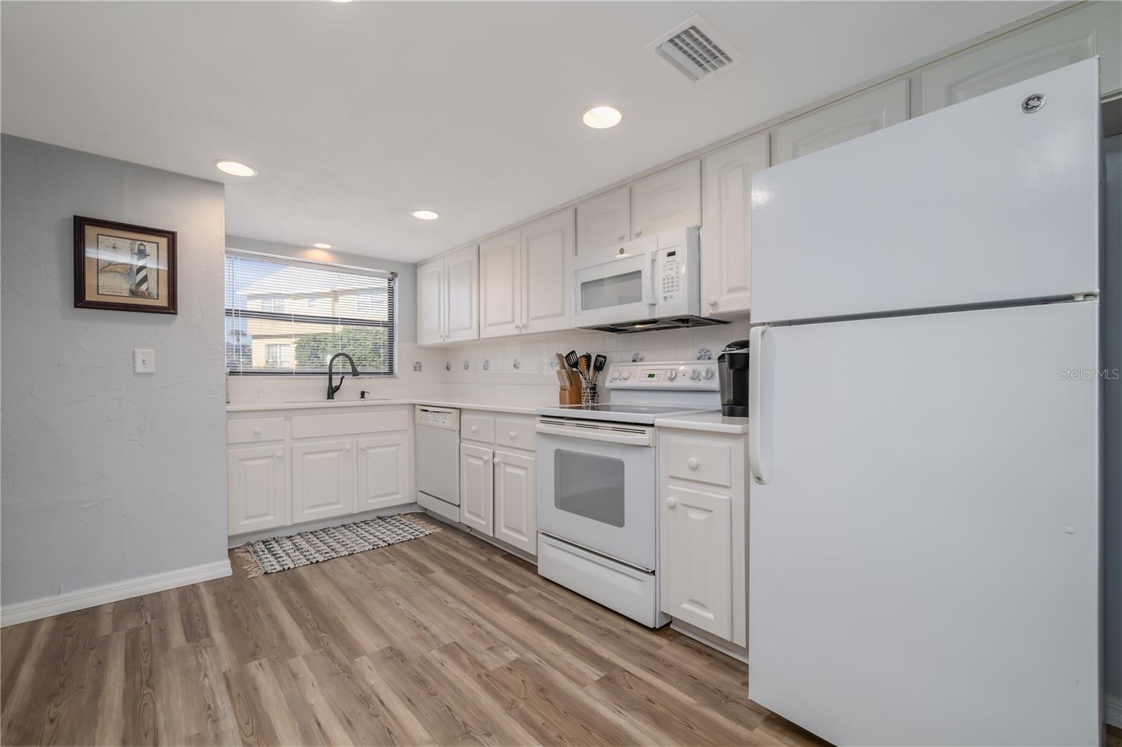 Image 11 of 22 For 4786 Atlantic Avenue 4b