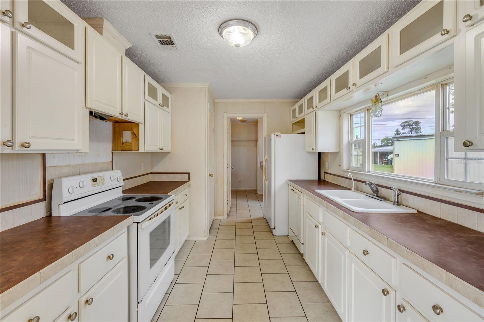 Image 8 of 17 For 5412 Isabelle Avenue