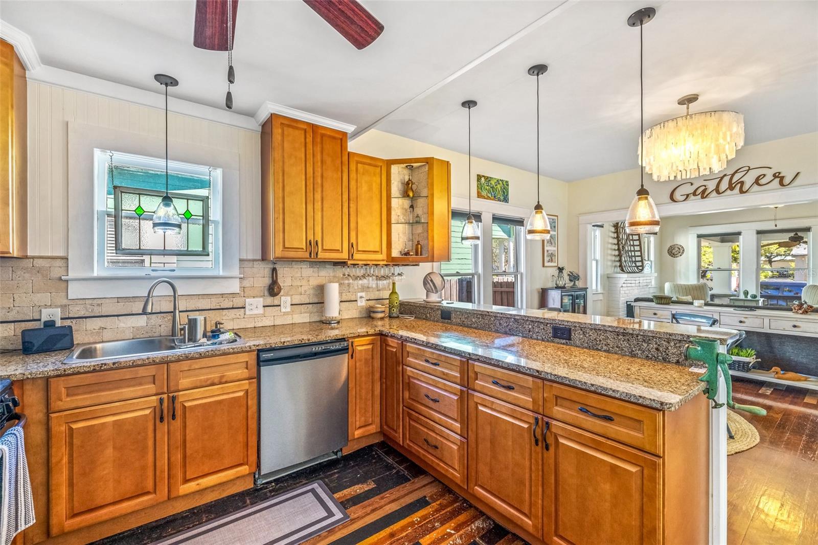 Image 16 of 52 For 306 Orange Street