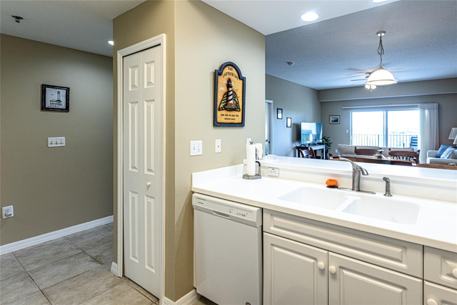 Image 24 of 53 For 5300 Atlantic Avenue 9-505