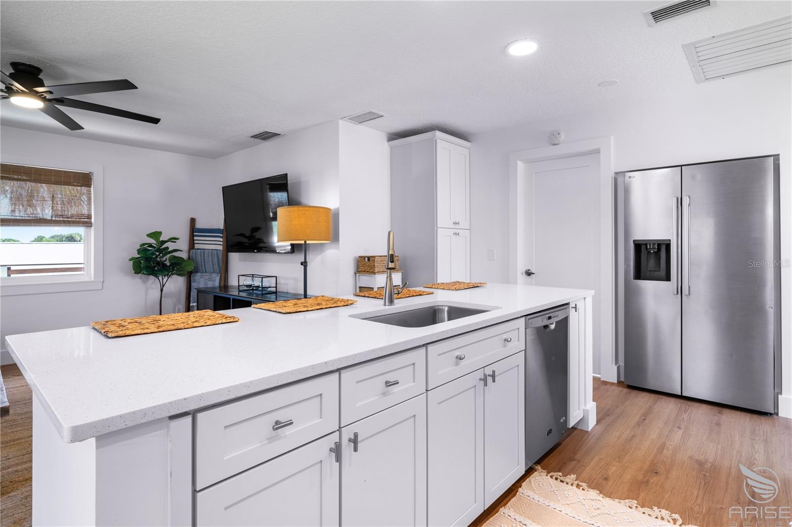 Image 17 of 75 For 4640 Saxon Drive