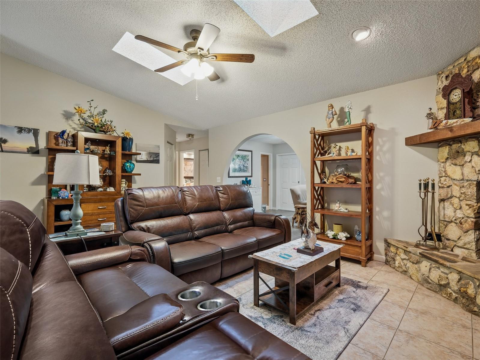 Image 21 of 81 For 1370 Jane Lacey Lane