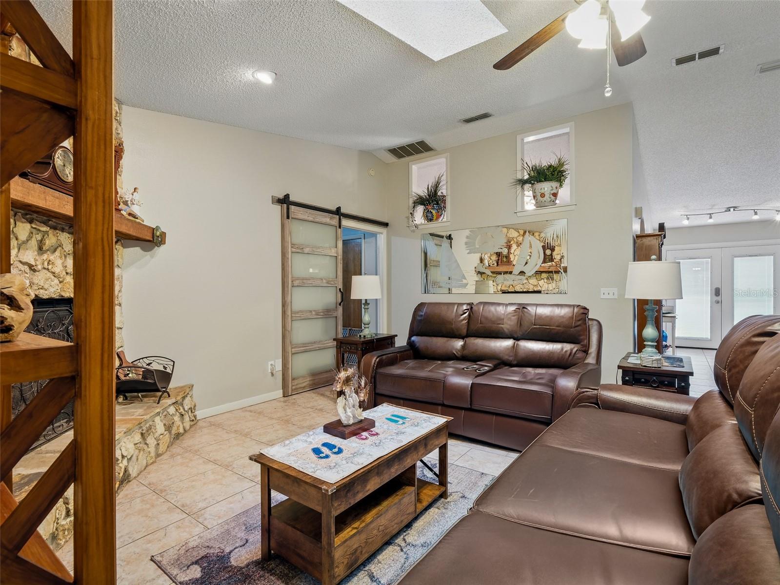 Image 22 of 81 For 1370 Jane Lacey Lane