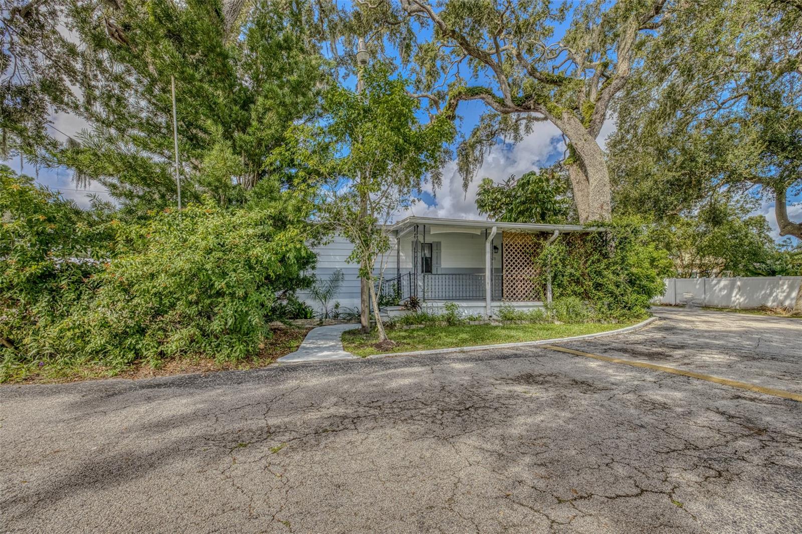 Image 14 of 25 For 2201 Ridgewood Avenue 21