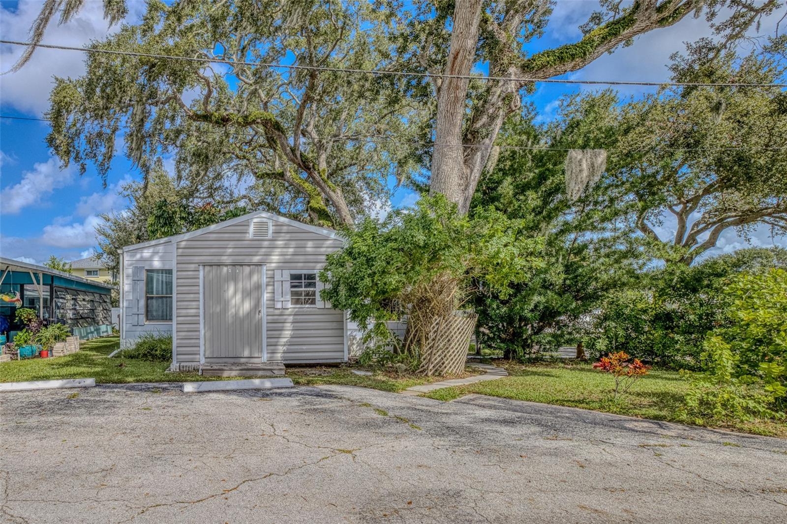 Image 15 of 25 For 2201 Ridgewood Avenue 21