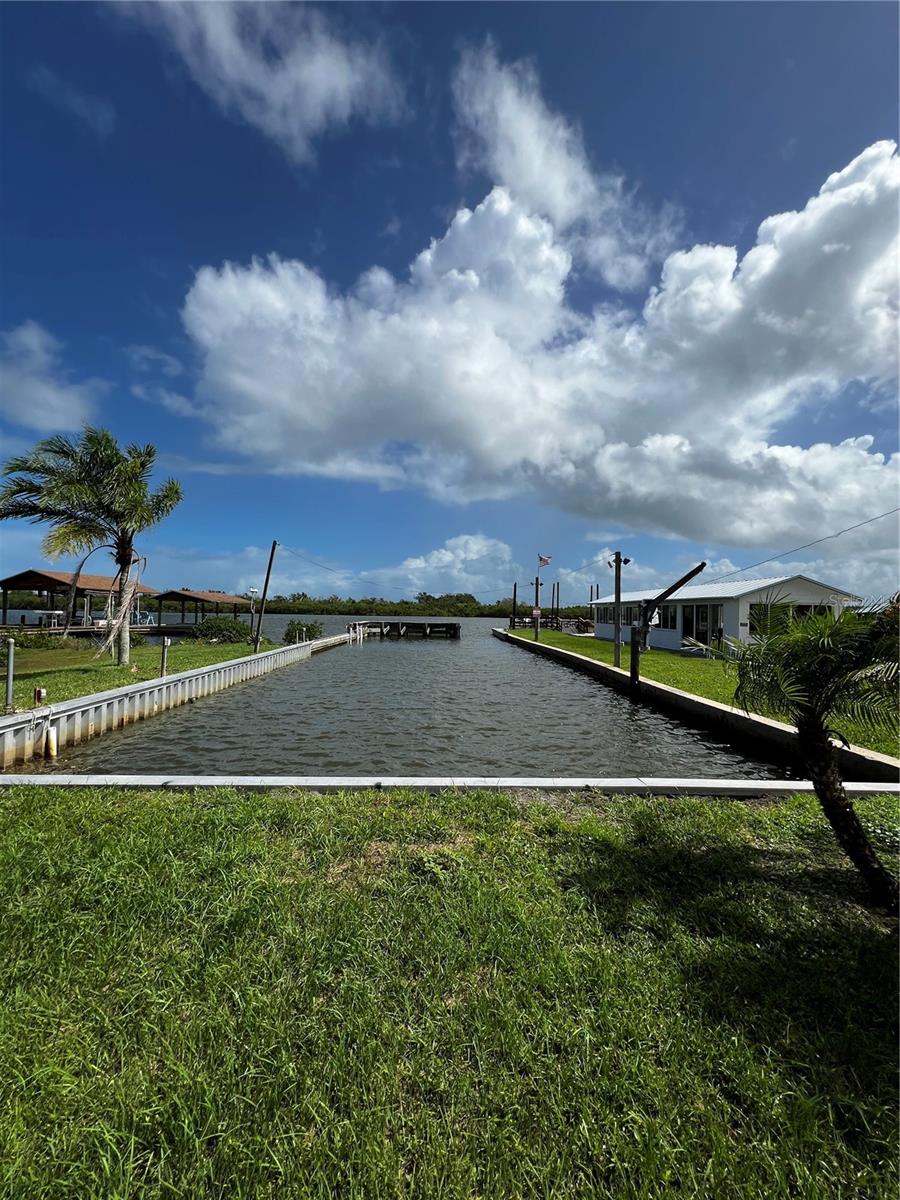 Image 22 of 25 For 2201 Ridgewood Avenue 21