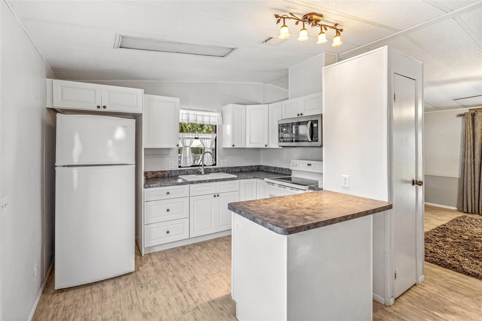 Image 3 of 25 For 2201 Ridgewood Avenue 21