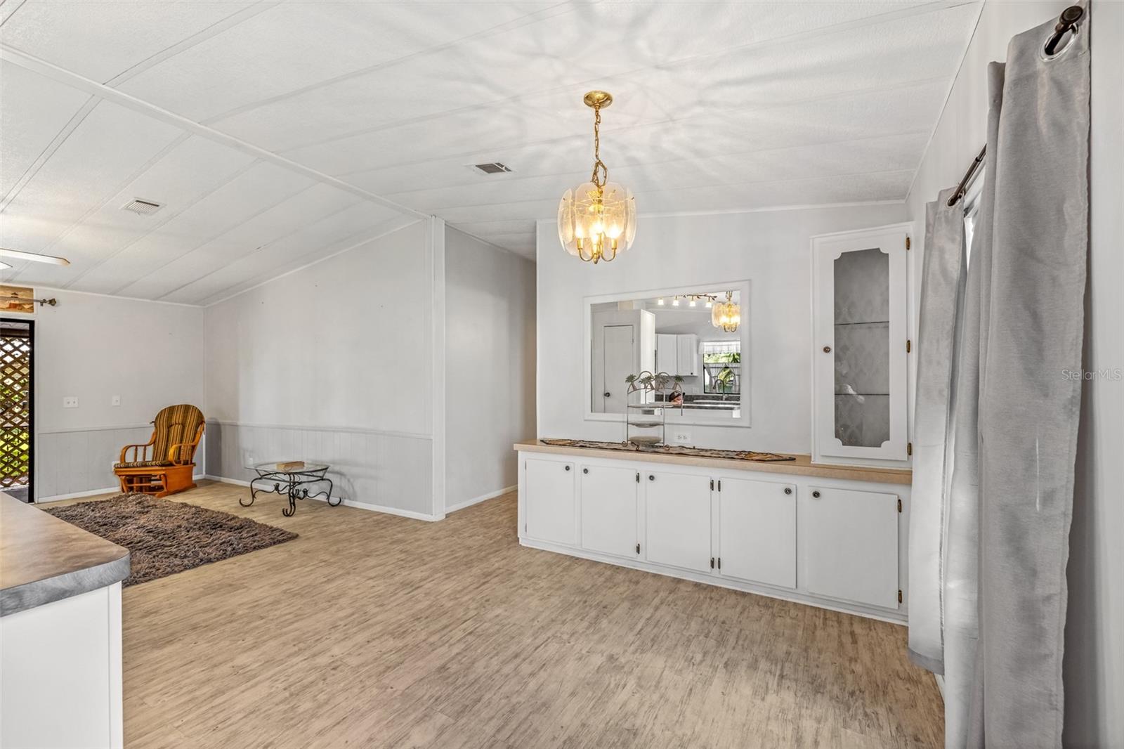 Image 5 of 25 For 2201 Ridgewood Avenue 21