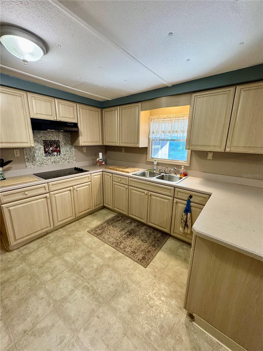 Image 3 of 19 For 135 Oak Street