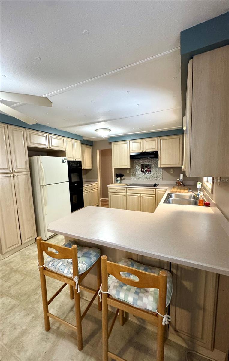 Image 4 of 19 For 135 Oak Street