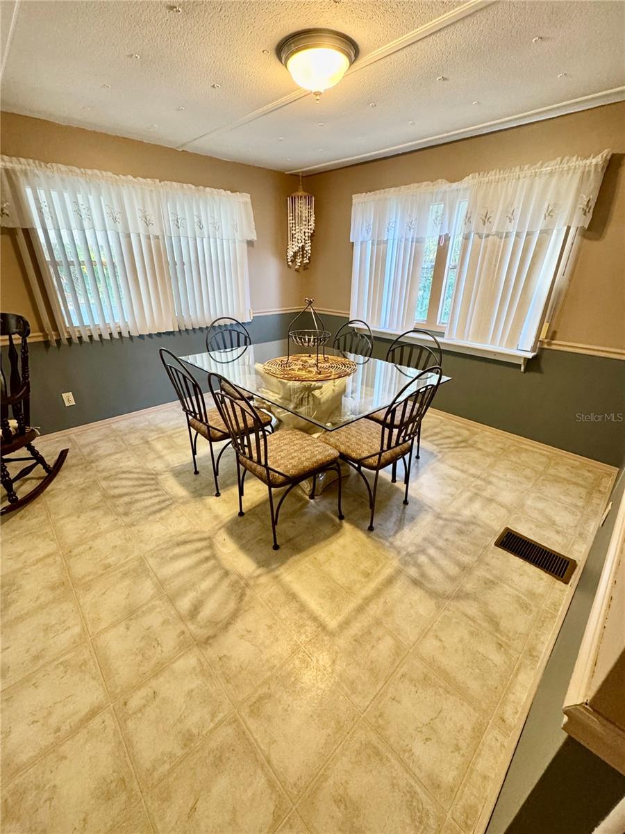 Image 5 of 19 For 135 Oak Street