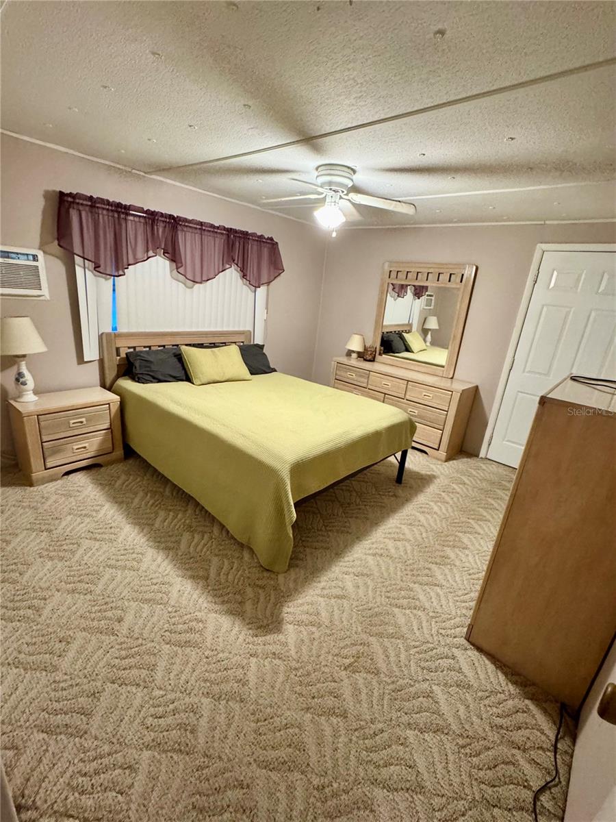 Image 8 of 19 For 135 Oak Street