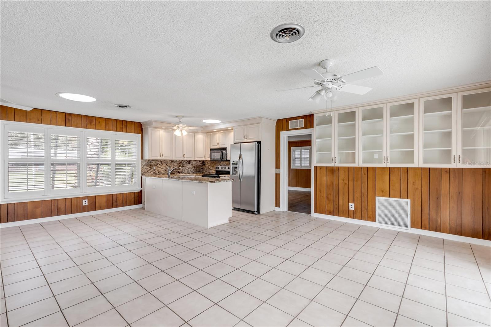 Image 17 of 79 For 164 Azalea Road