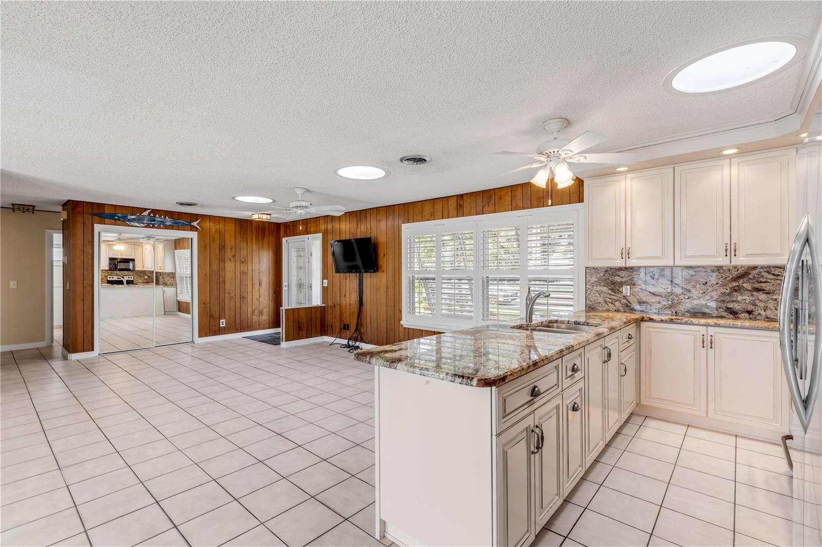 Image 19 of 79 For 164 Azalea Road