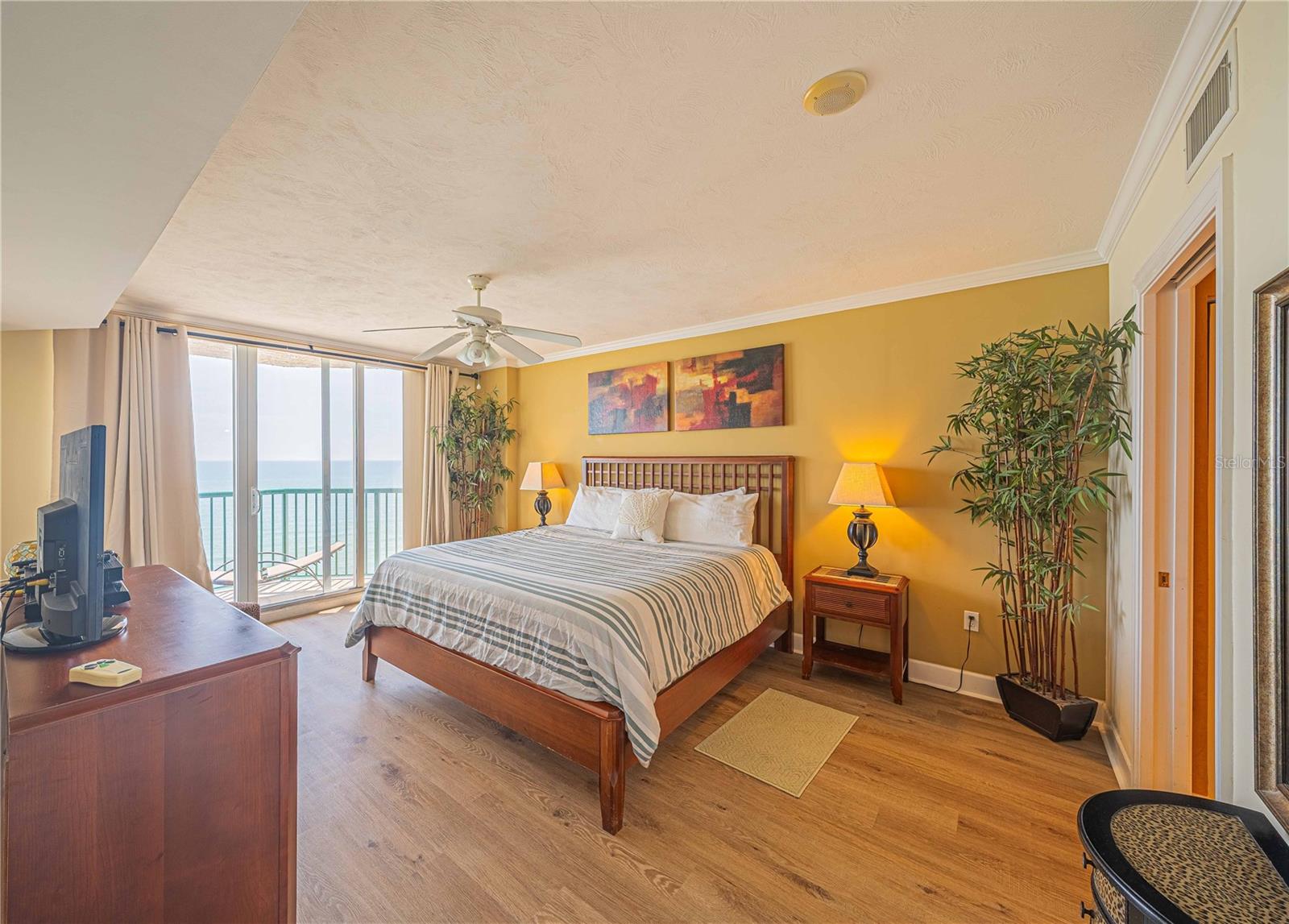 Image 13 of 51 For 3315 Atlantic Avenue 1707