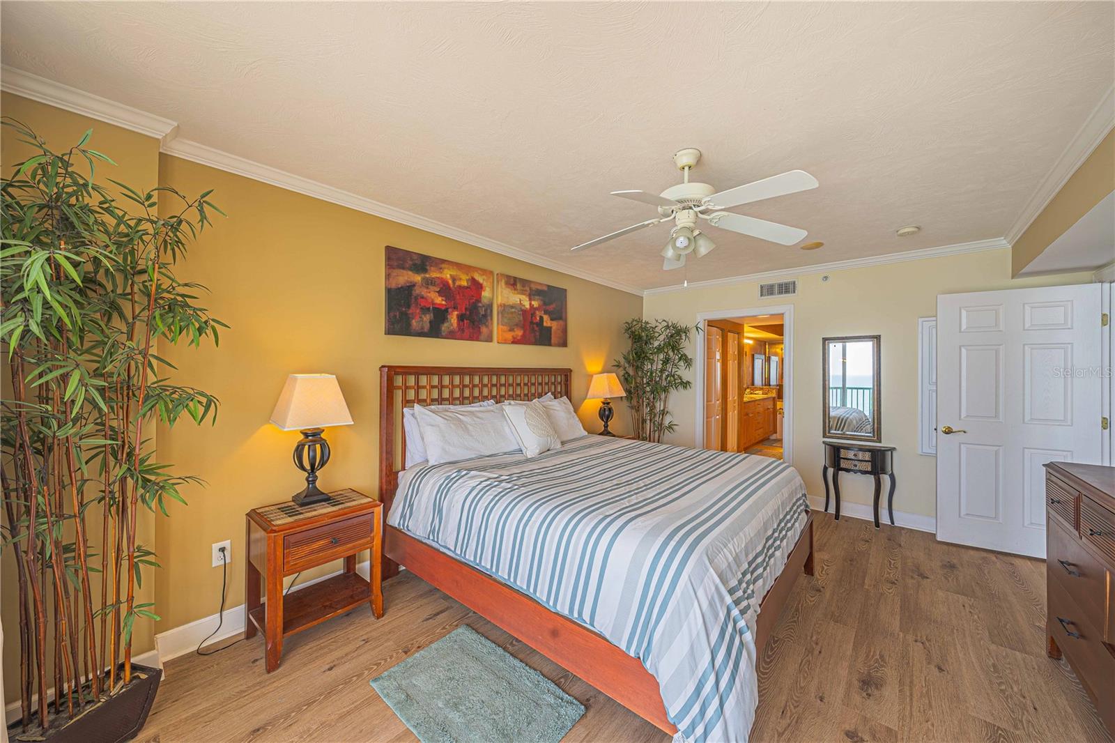 Image 15 of 51 For 3315 Atlantic Avenue 1707