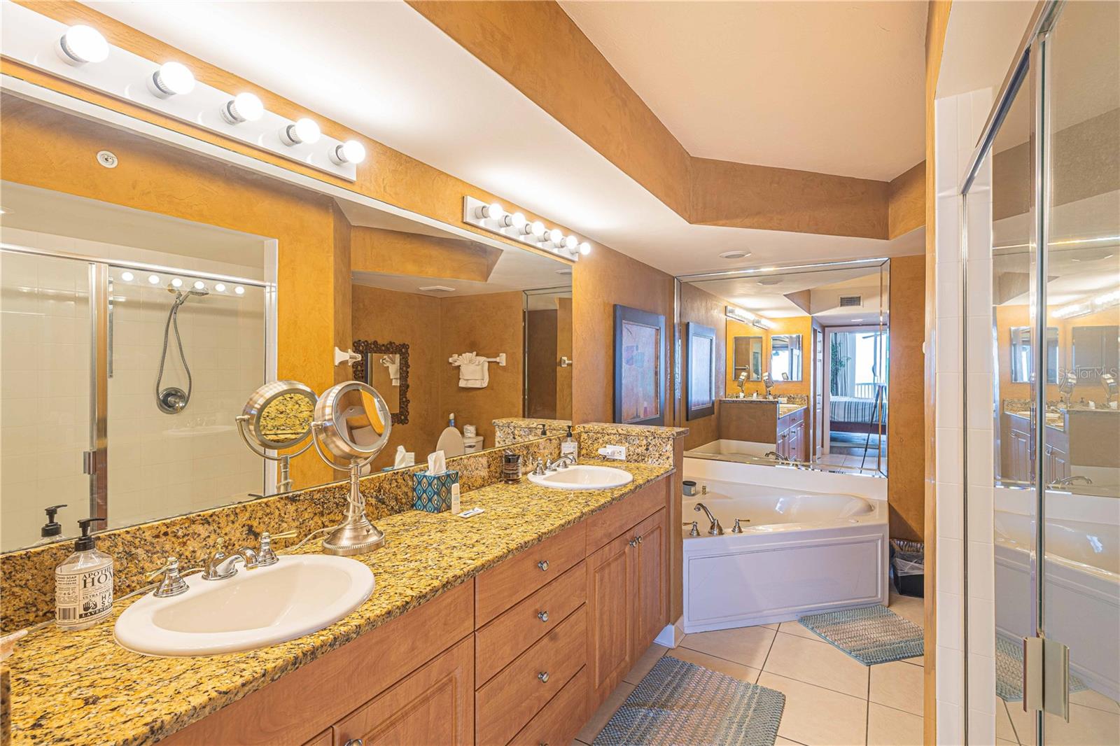 Image 17 of 51 For 3315 Atlantic Avenue 1707