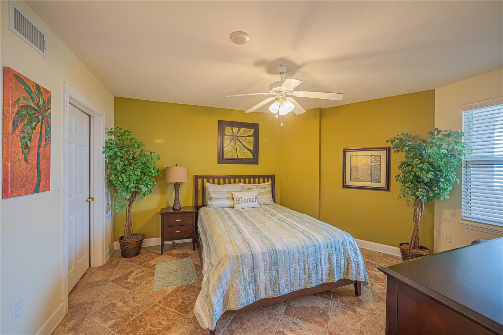 Image 21 of 51 For 3315 Atlantic Avenue 1707