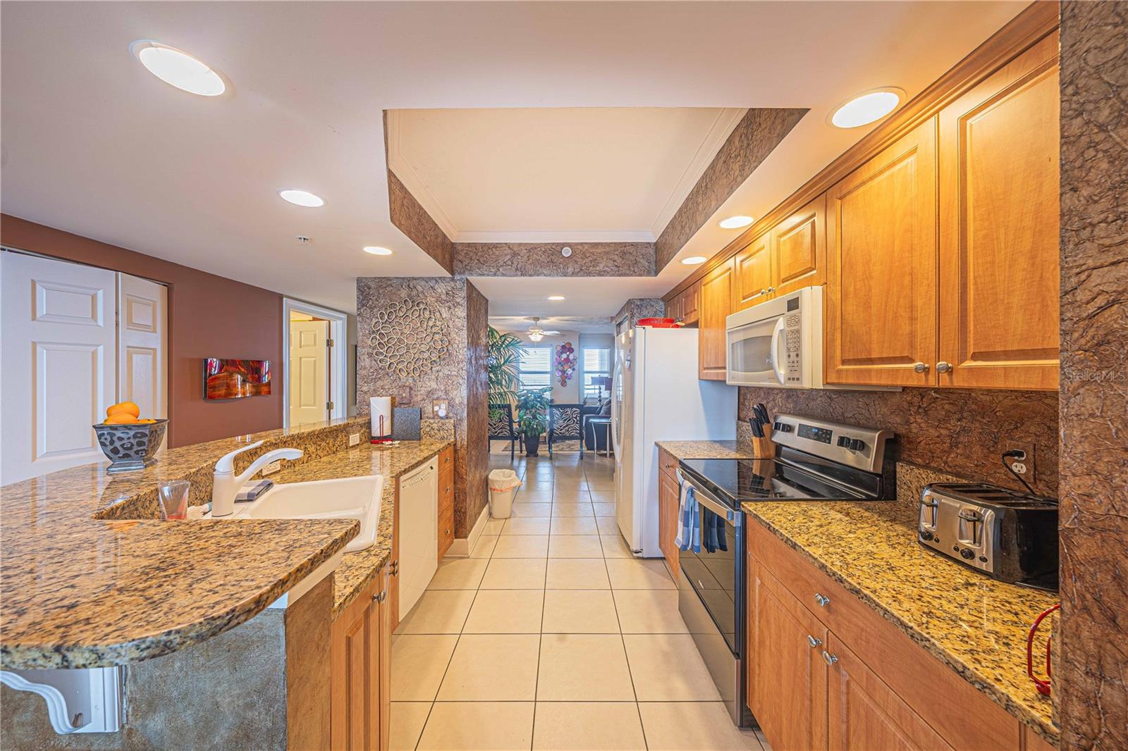 Image 8 of 51 For 3315 Atlantic Avenue 1707