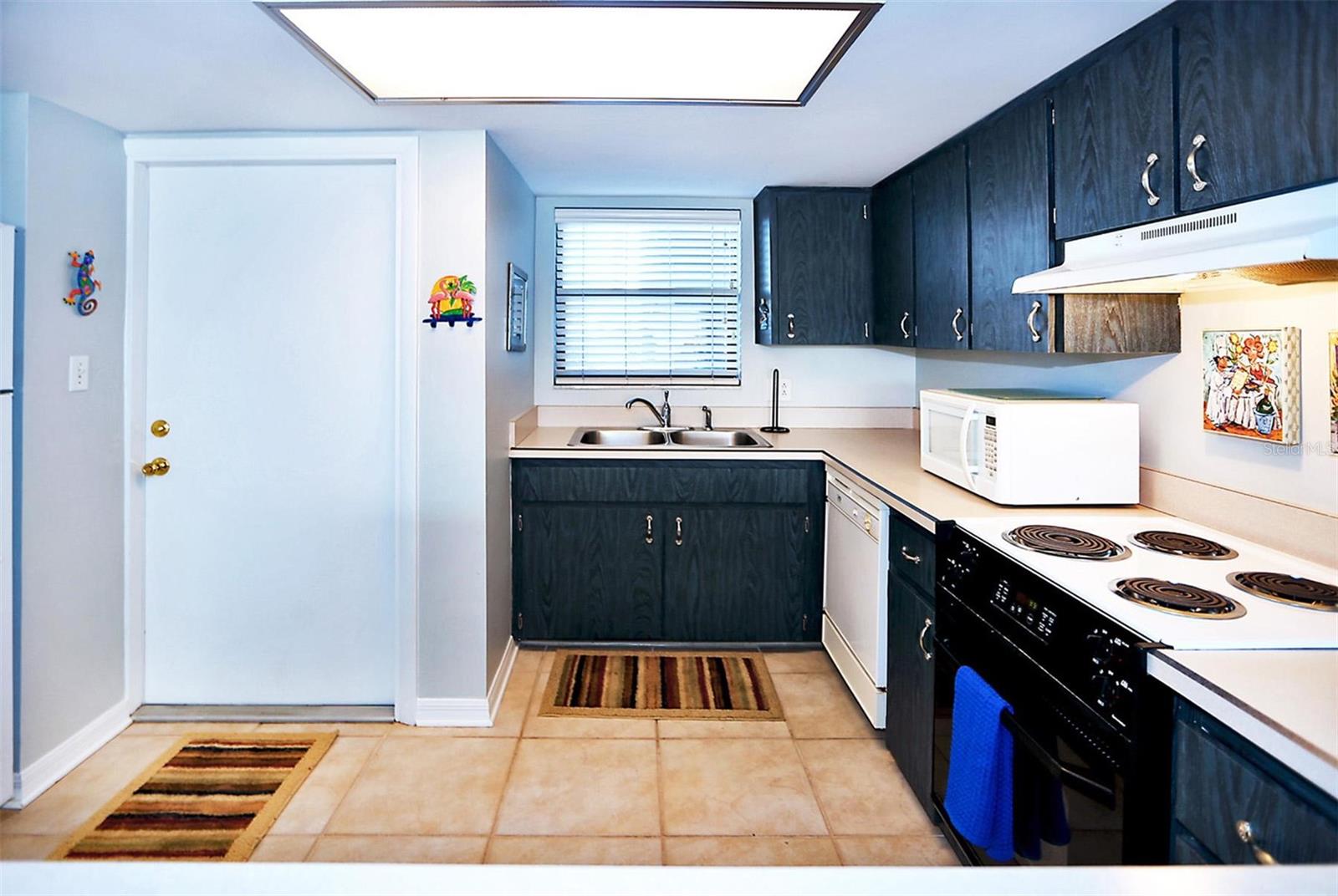 Image 8 of 10 For 1571 Atlantic Avenue 103