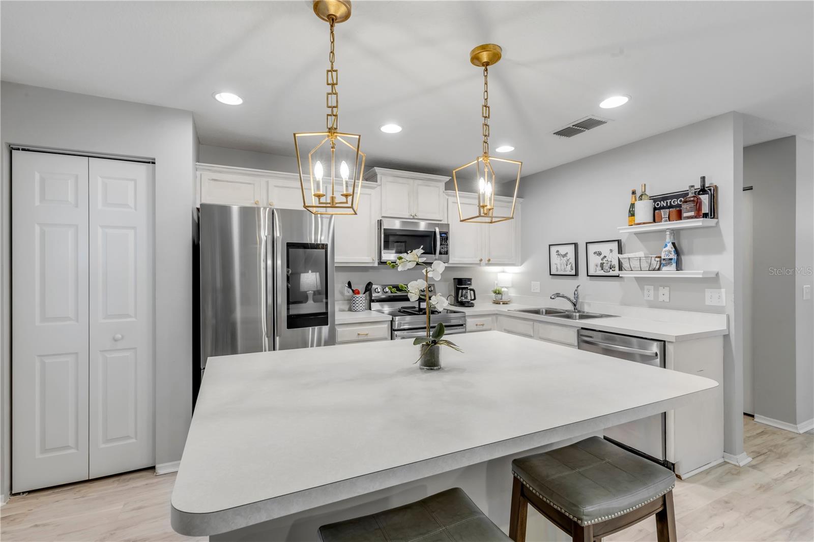 Image 11 of 39 For 550 Aeolian Drive