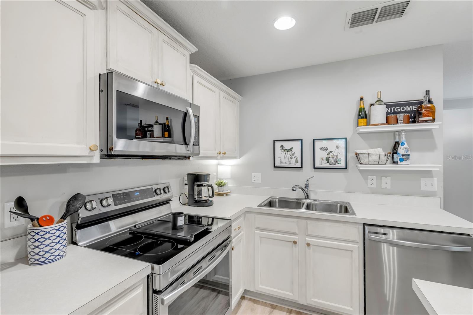 Image 13 of 39 For 550 Aeolian Drive