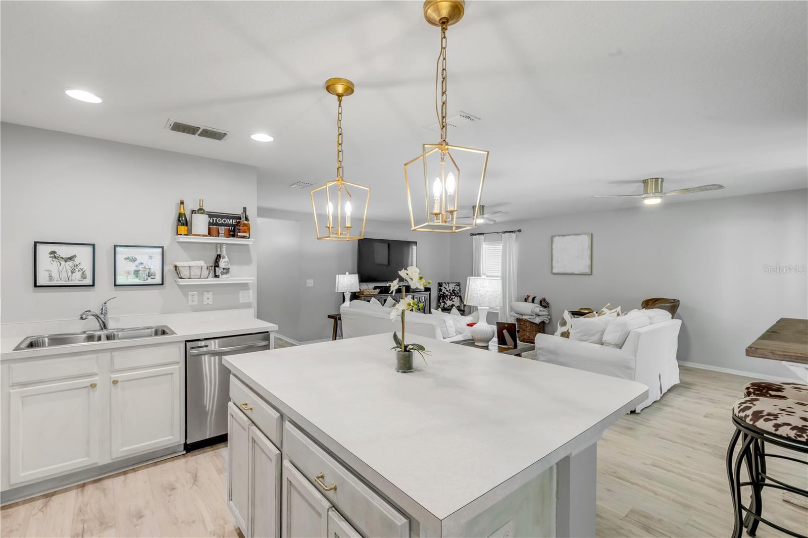 Image 15 of 39 For 550 Aeolian Drive