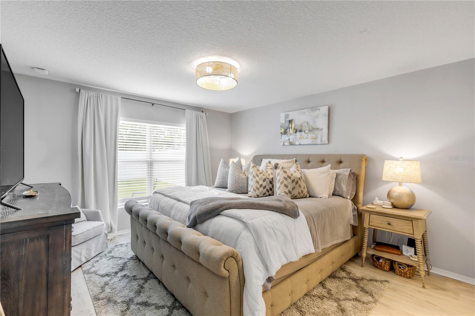 Image 19 of 39 For 550 Aeolian Drive