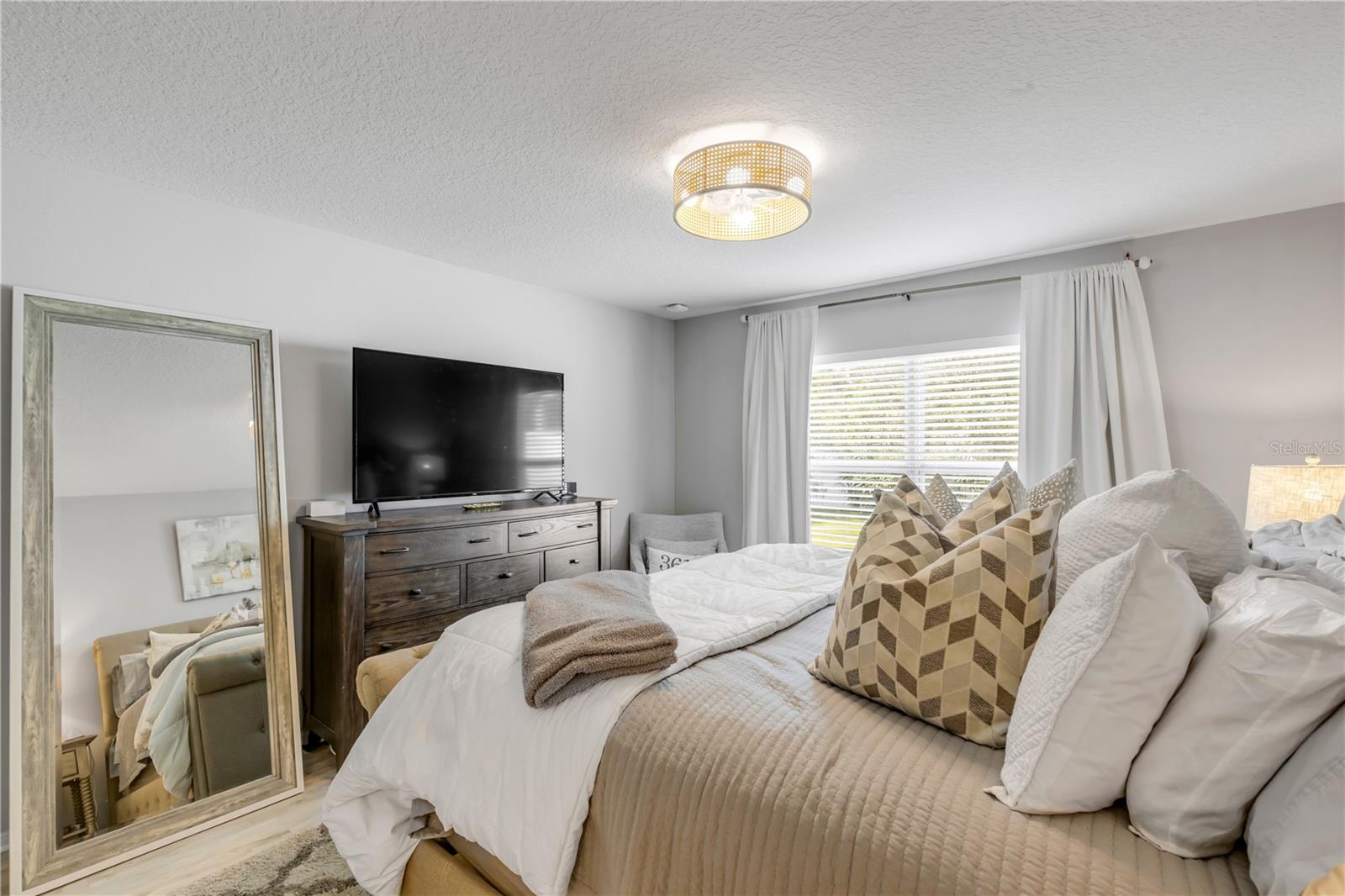 Image 20 of 39 For 550 Aeolian Drive