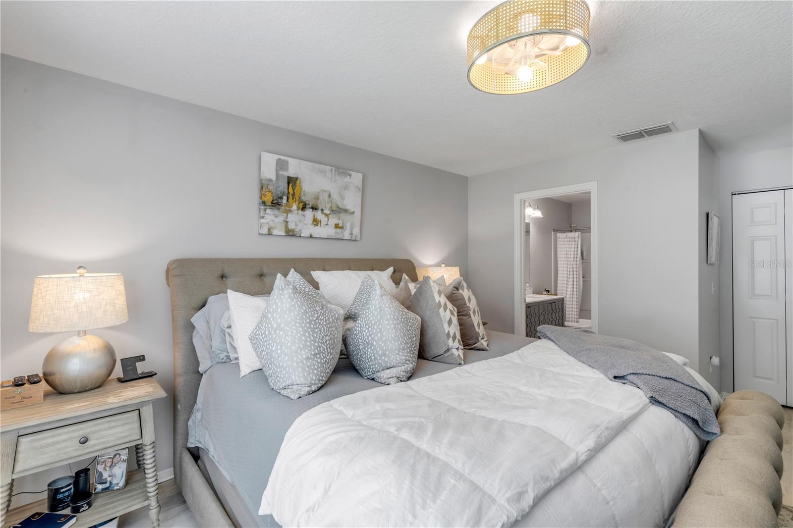 Image 21 of 39 For 550 Aeolian Drive