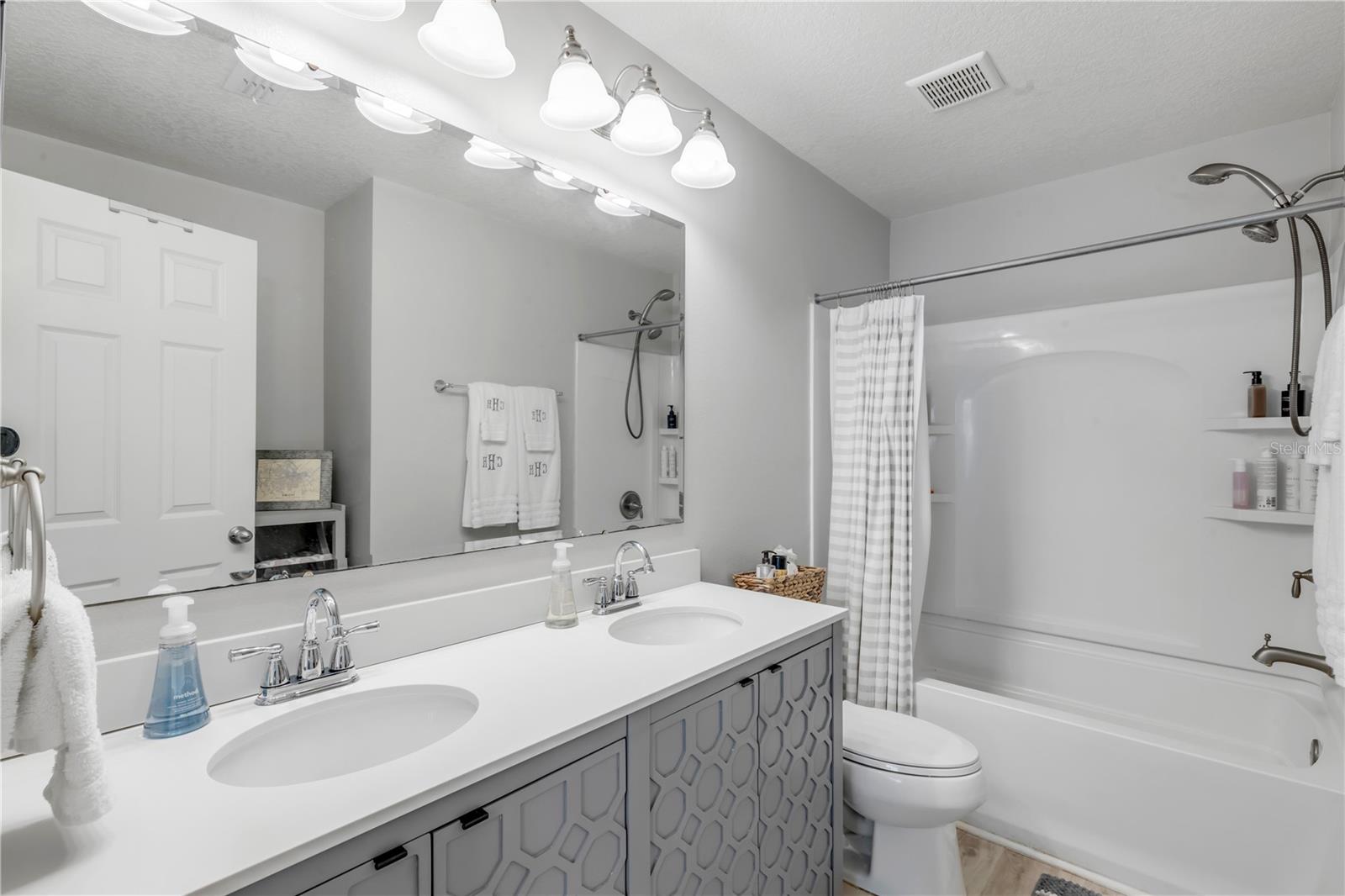 Image 23 of 39 For 550 Aeolian Drive