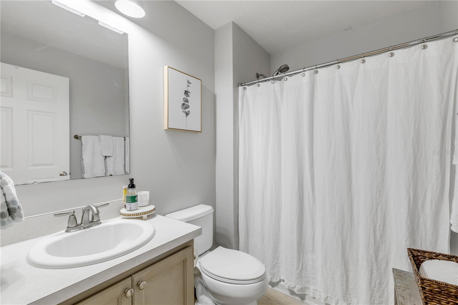 Image 26 of 39 For 550 Aeolian Drive