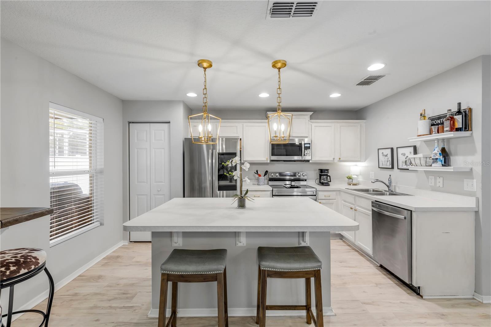 Image 4 of 39 For 550 Aeolian Drive