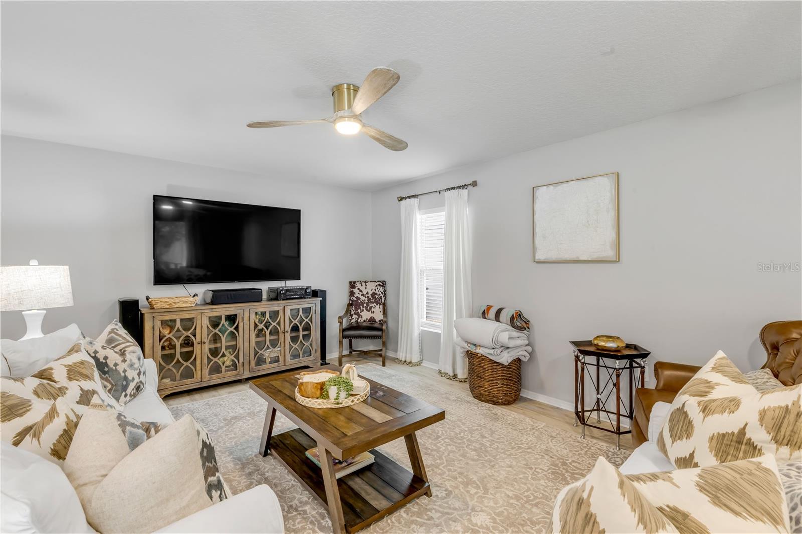 Image 9 of 39 For 550 Aeolian Drive